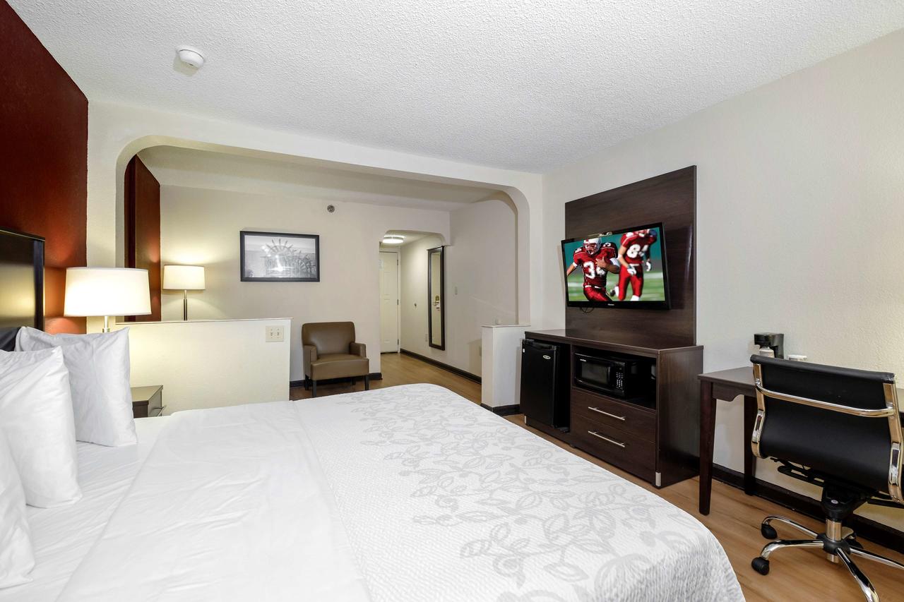 Red Roof Inn PLUS+ & Suites Opelika - thumb 40