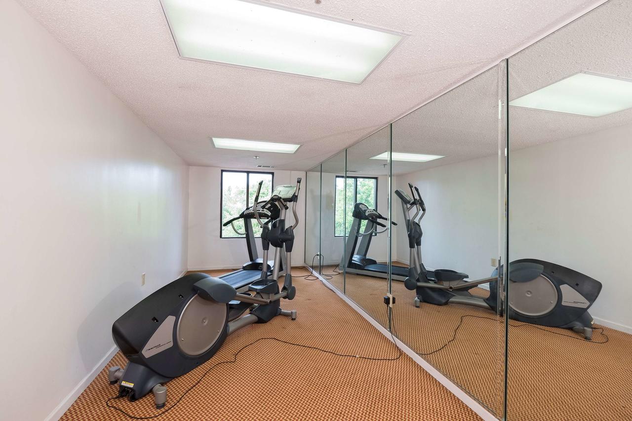 Red Roof Inn PLUS+ & Suites Opelika - thumb 14