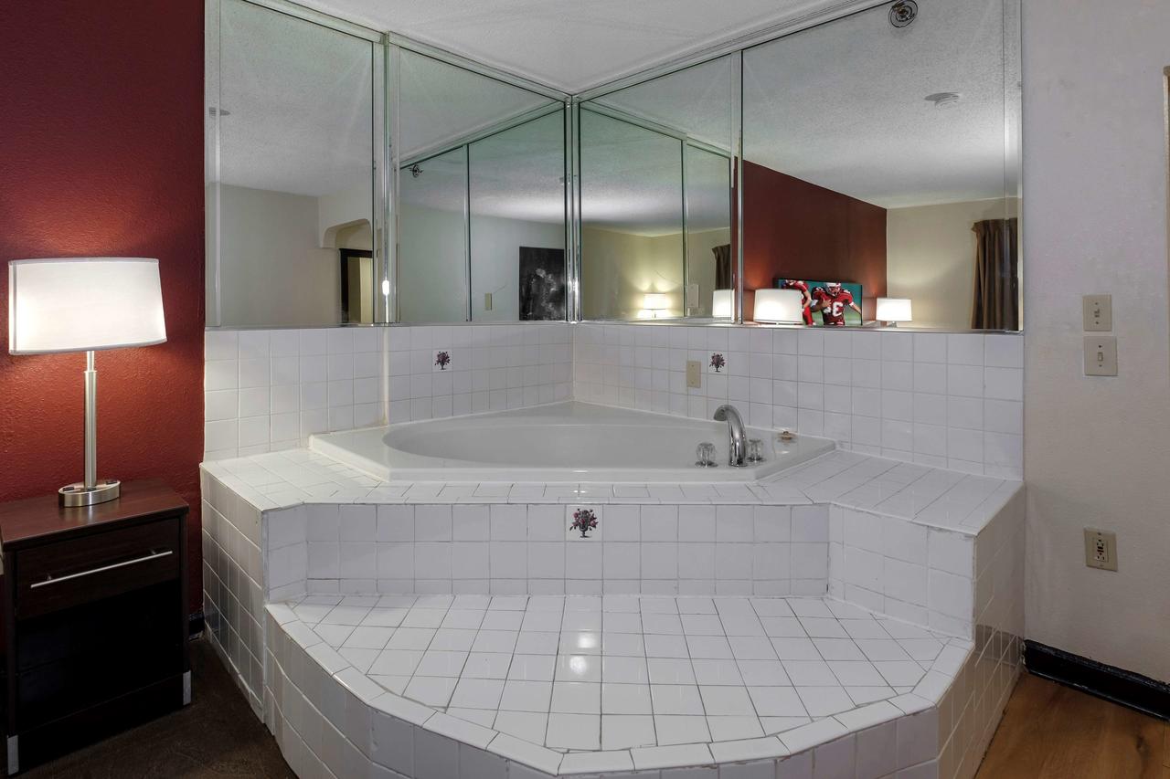 Red Roof Inn PLUS+ & Suites Opelika - thumb 31