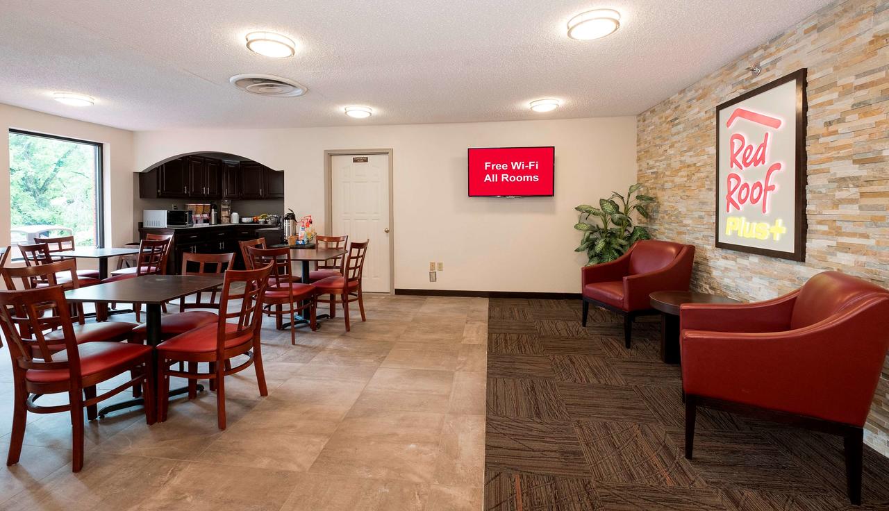 Red Roof Inn PLUS+ & Suites Opelika - thumb 13