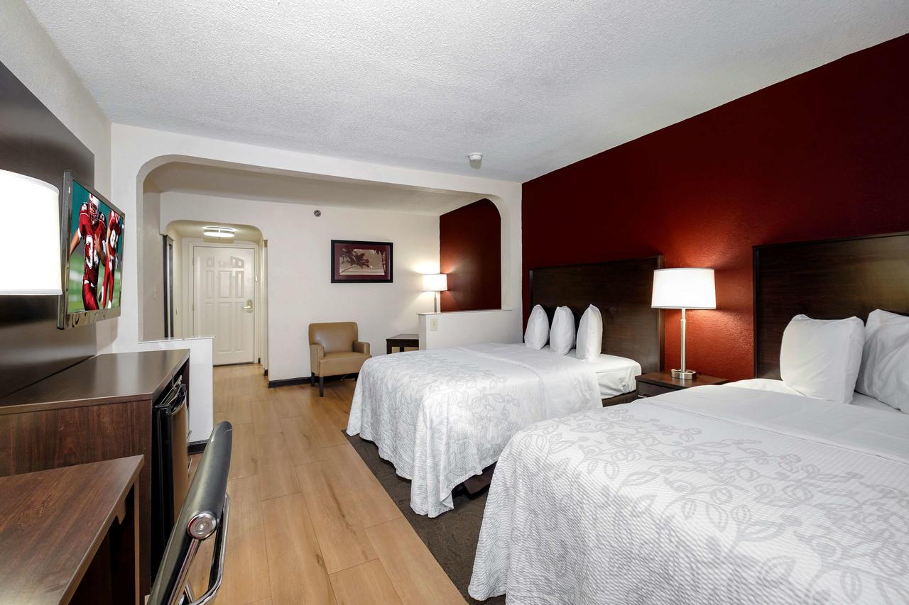 Red Roof Inn PLUS+ & Suites Opelika - thumb 38