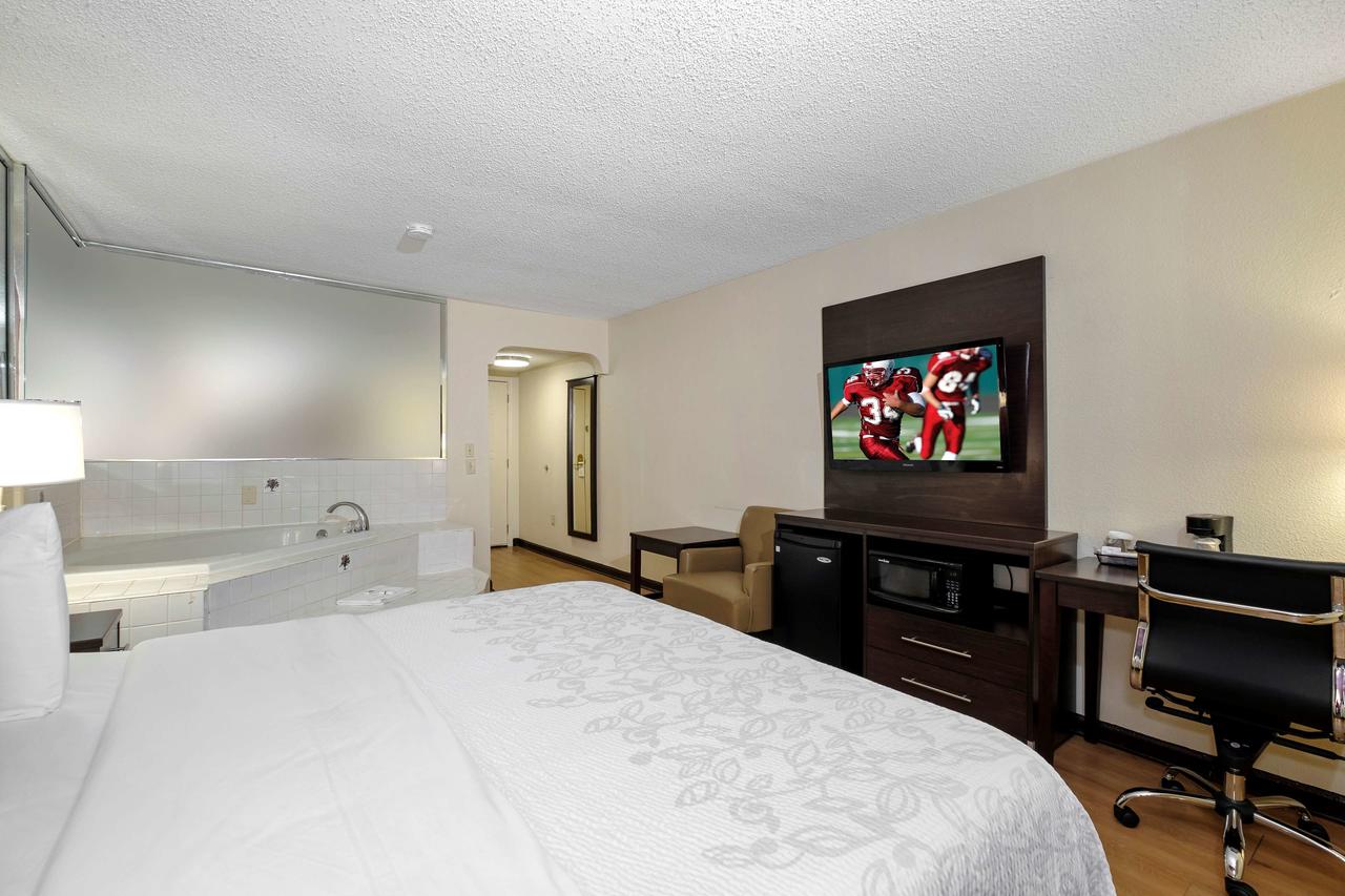 Red Roof Inn PLUS+ & Suites Opelika - thumb 35