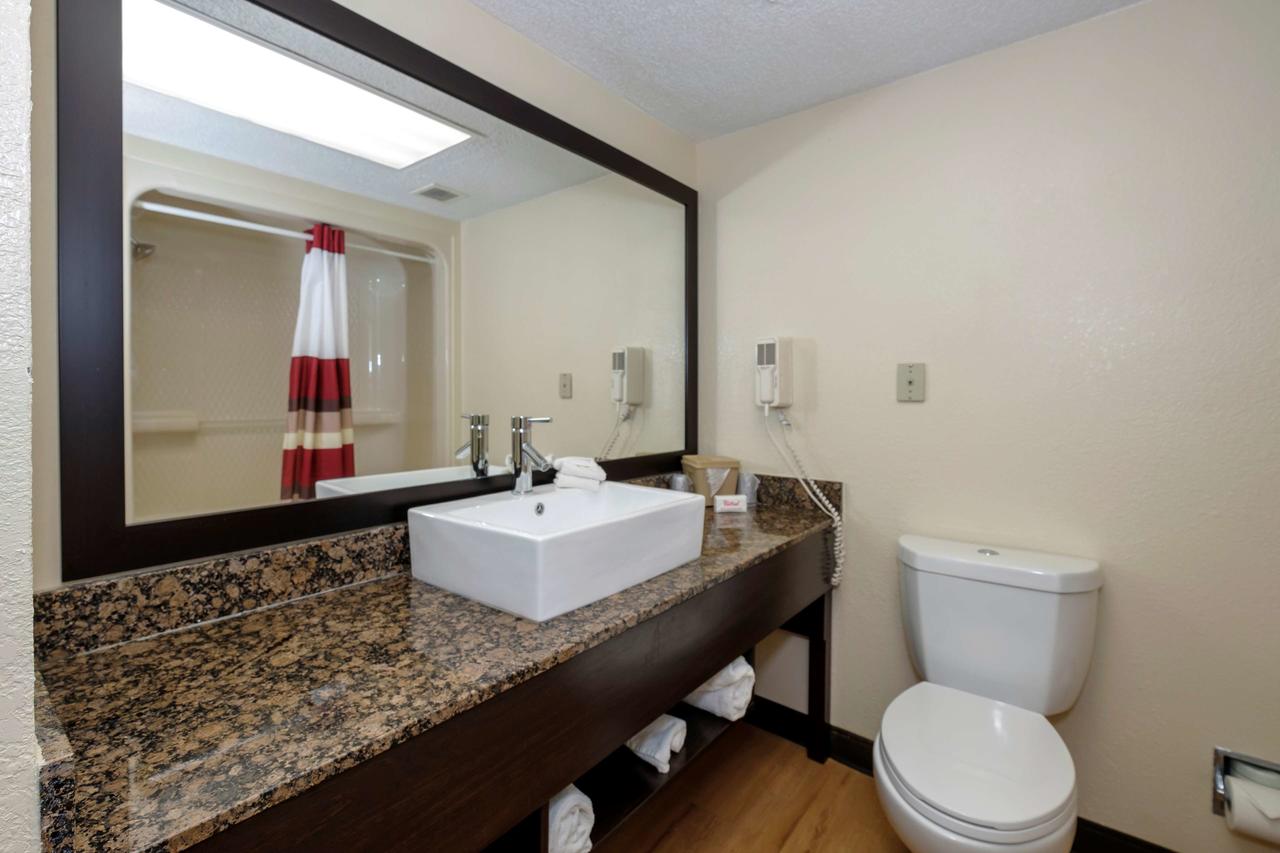 Red Roof Inn PLUS+ & Suites Opelika - thumb 32