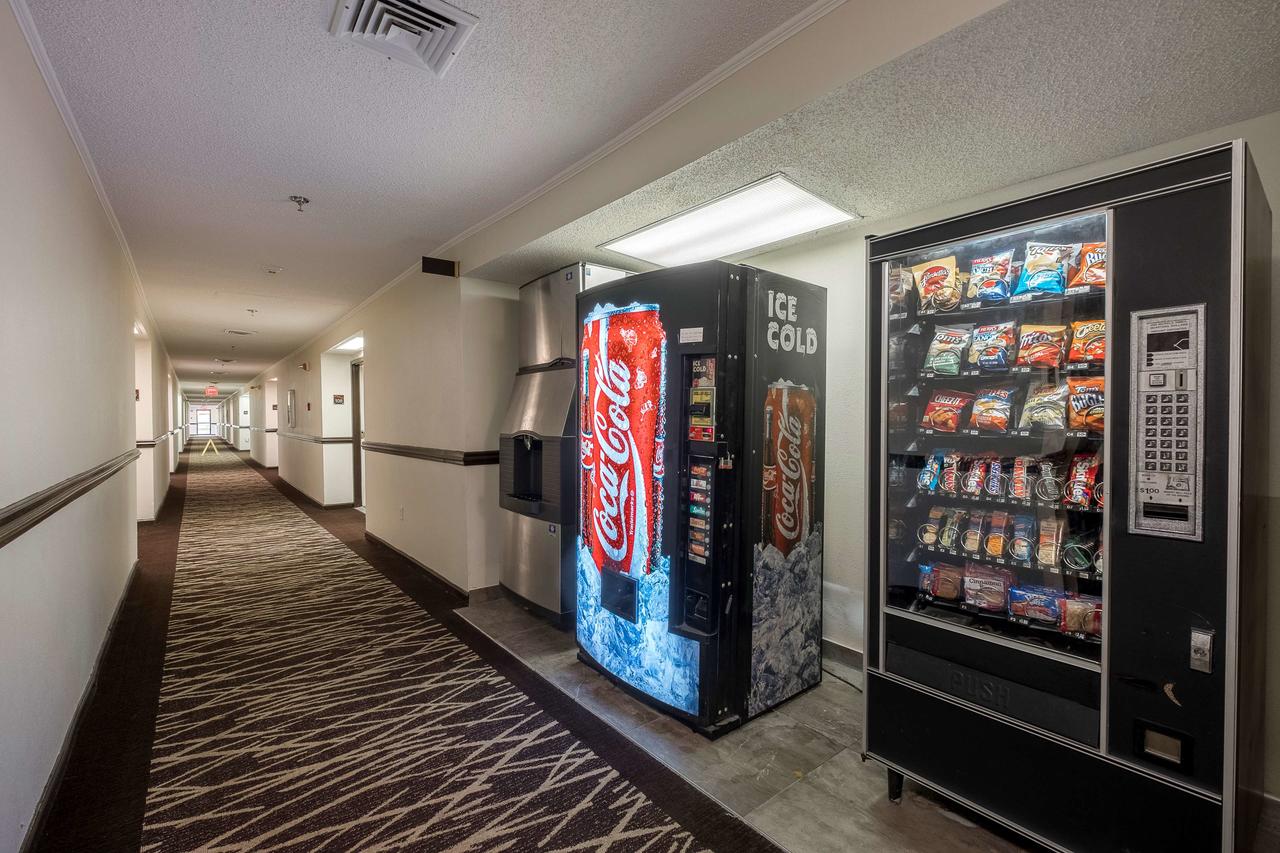 Red Roof Inn PLUS+ & Suites Opelika - thumb 17