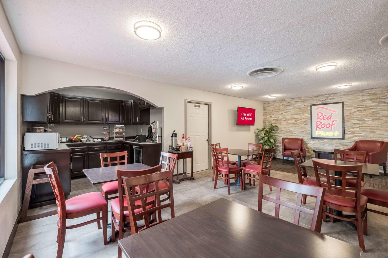 Red Roof Inn PLUS+ & Suites Opelika - thumb 10
