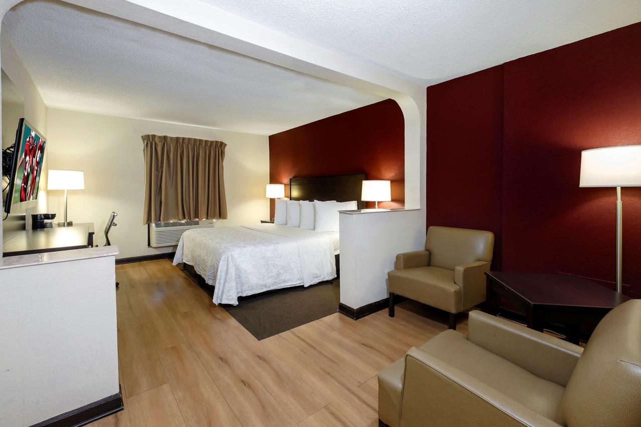 Red Roof Inn PLUS+ & Suites Opelika - thumb 0