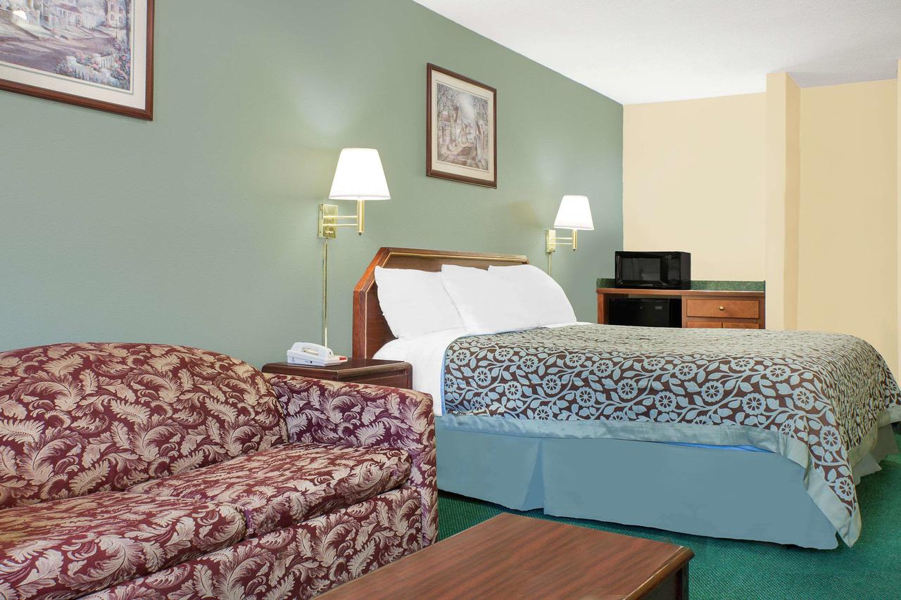 Days Inn By Wyndham Lincoln - thumb 1
