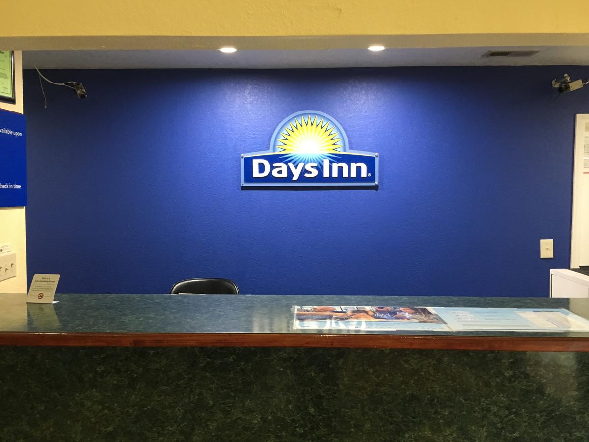 Days Inn By Wyndham Lincoln - thumb 3