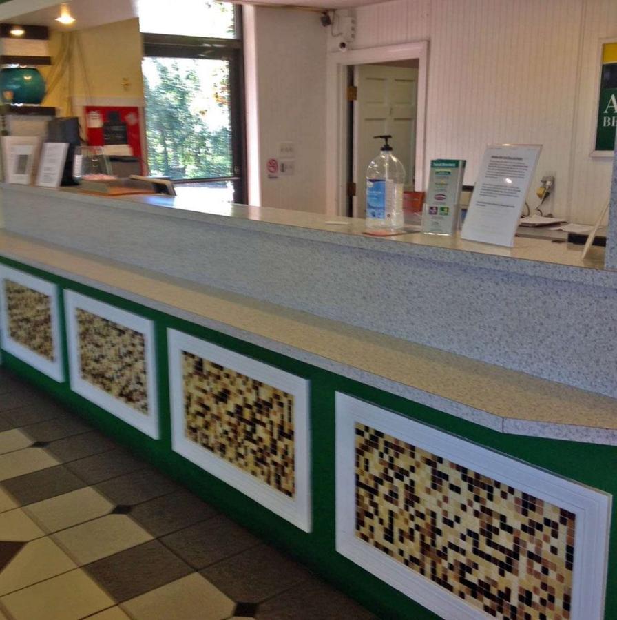 Budgetel Inn And Suites - thumb 8