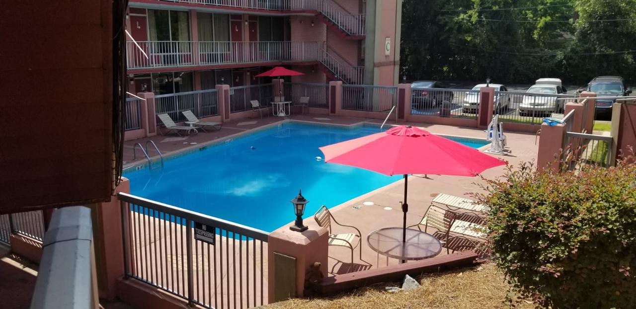 Budgetel Inn And Suites - thumb 1