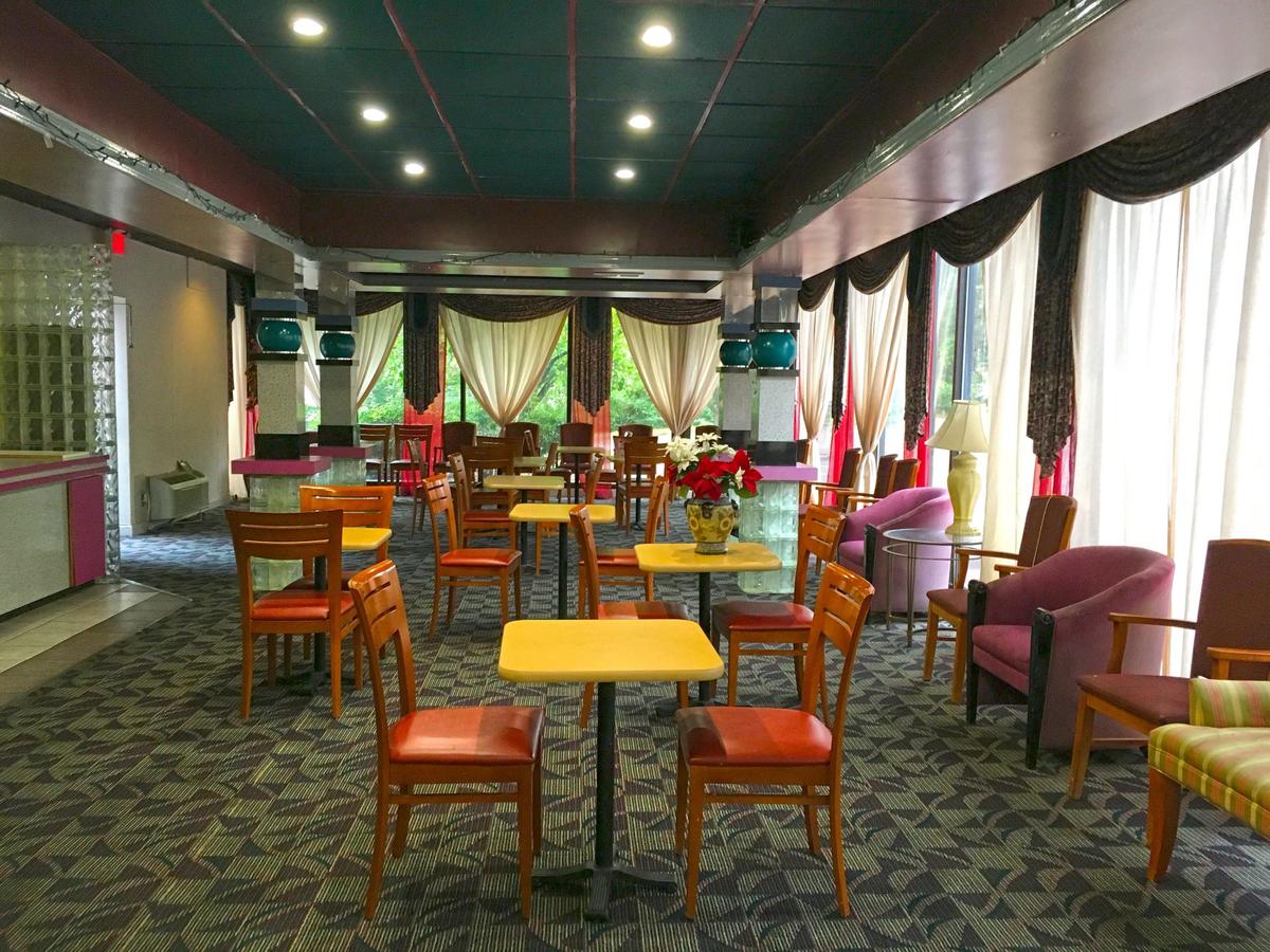 Budgetel Inn And Suites - thumb 4