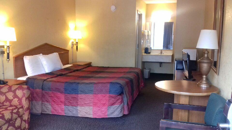 Budgetel Inn And Suites - thumb 13