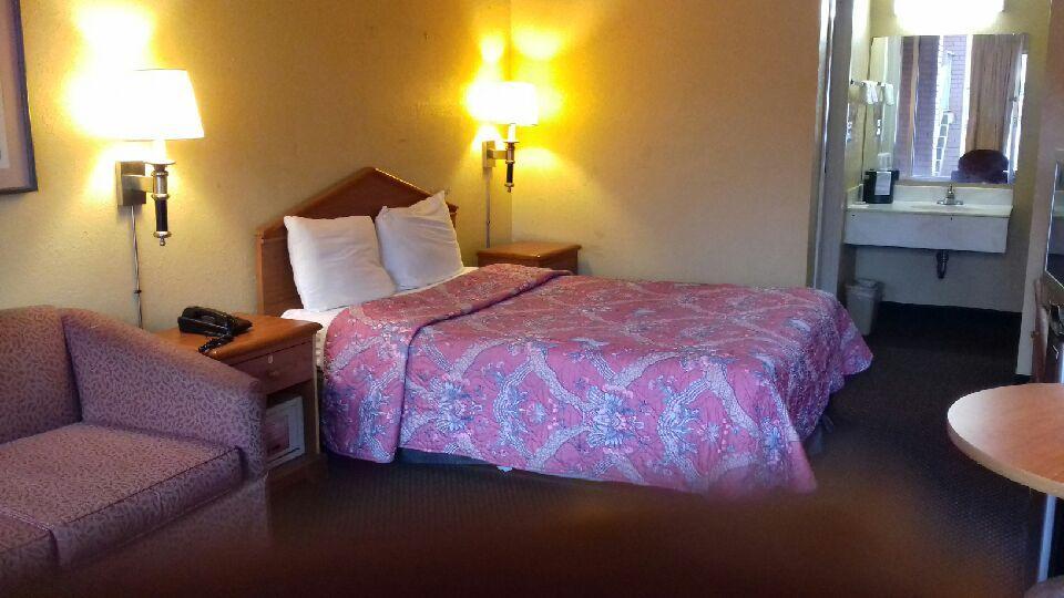 Budgetel Inn And Suites - thumb 16