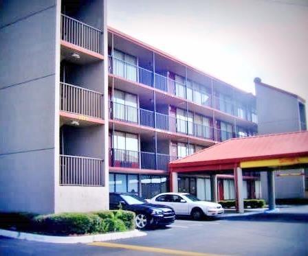 Budgetel Inn And Suites - thumb 10