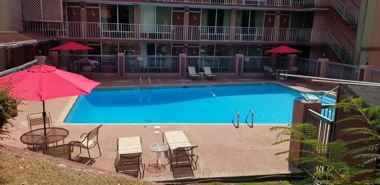 Budgetel Inn And Suites - thumb 3