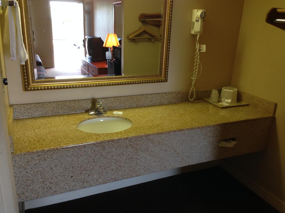 University Inn - thumb 9