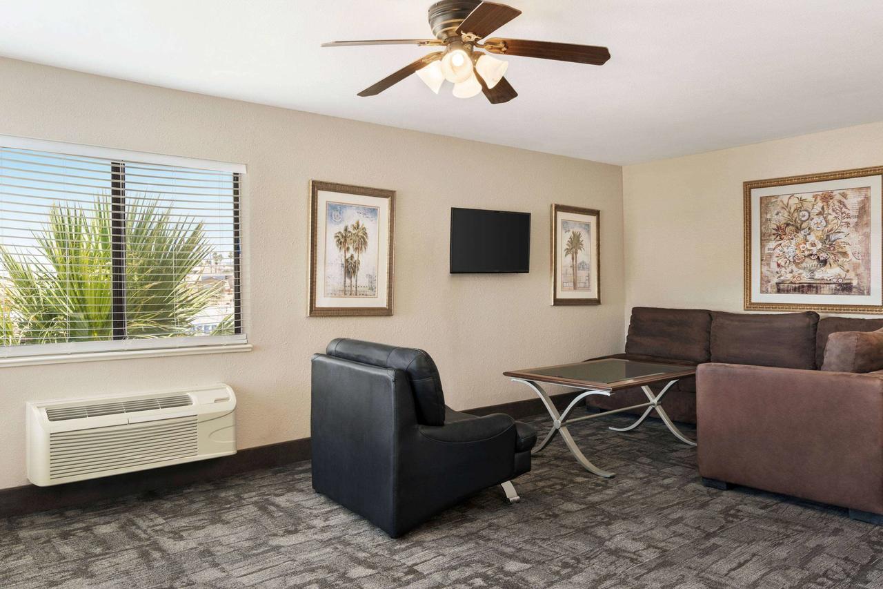 Travelodge By Wyndham Lake Havasu - thumb 24