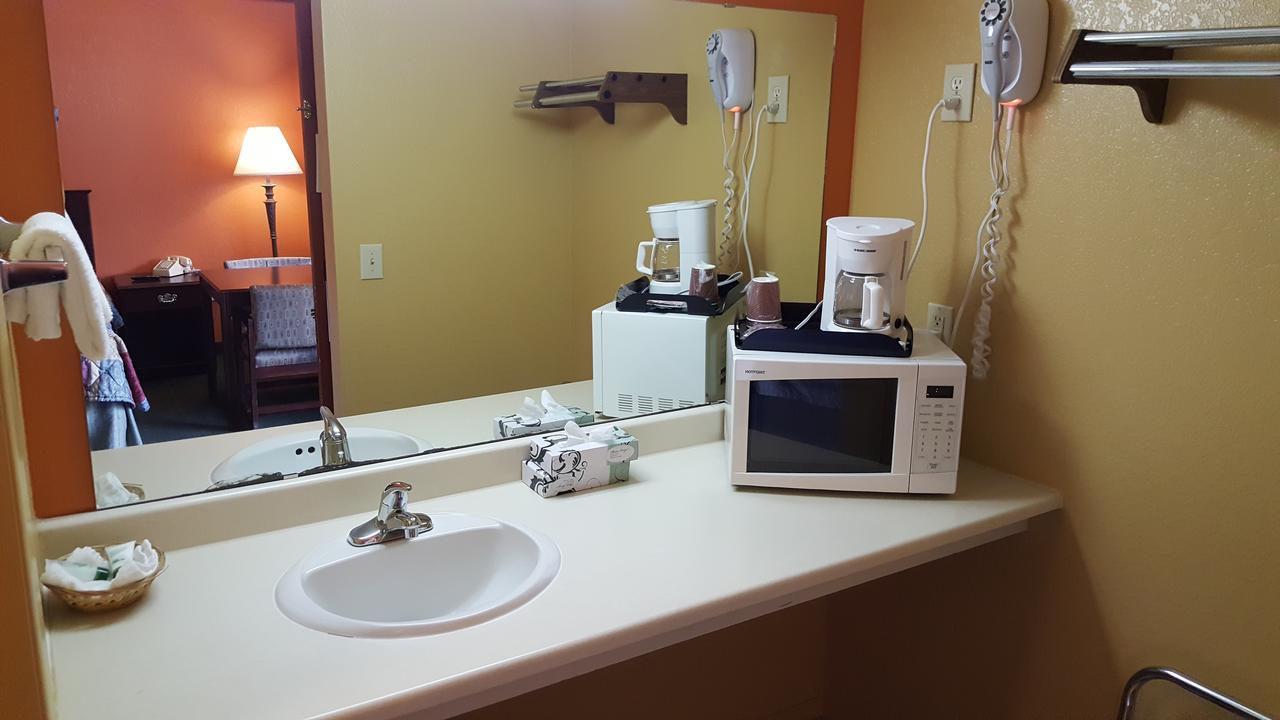 The KC Motel Show Low - thumb 22