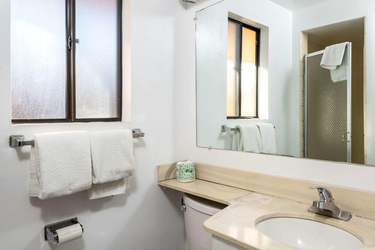 Econo Lodge University - thumb 4