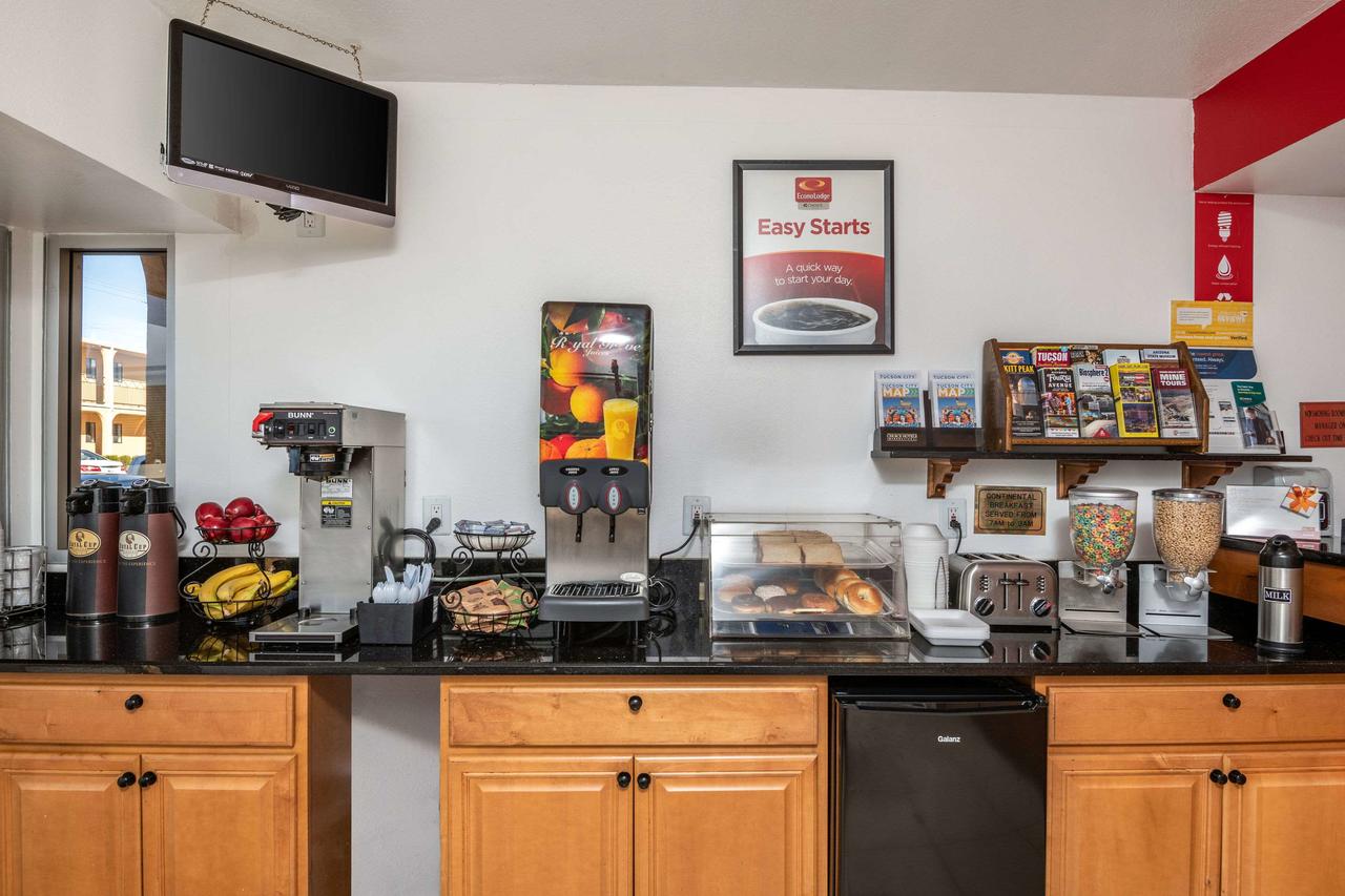 Econo Lodge University - thumb 13