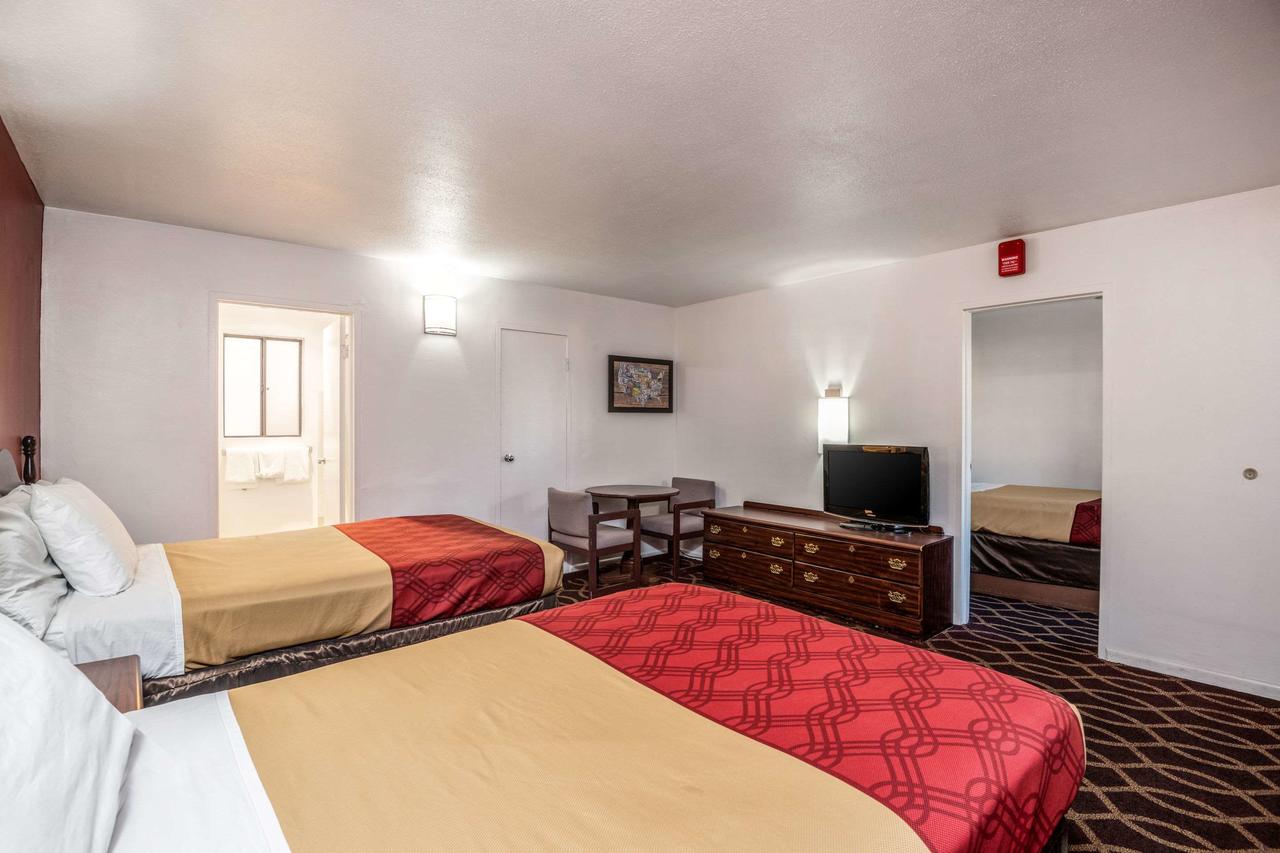 Econo Lodge University - thumb 21