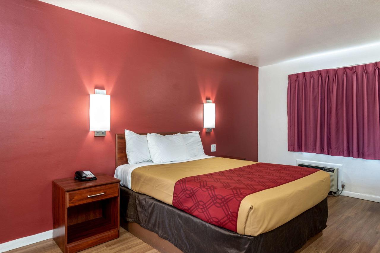 Econo Lodge University - thumb 8