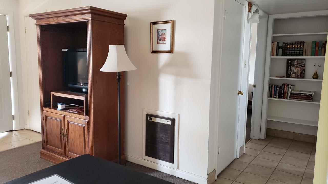 Desert Canyon Inn - thumb 40