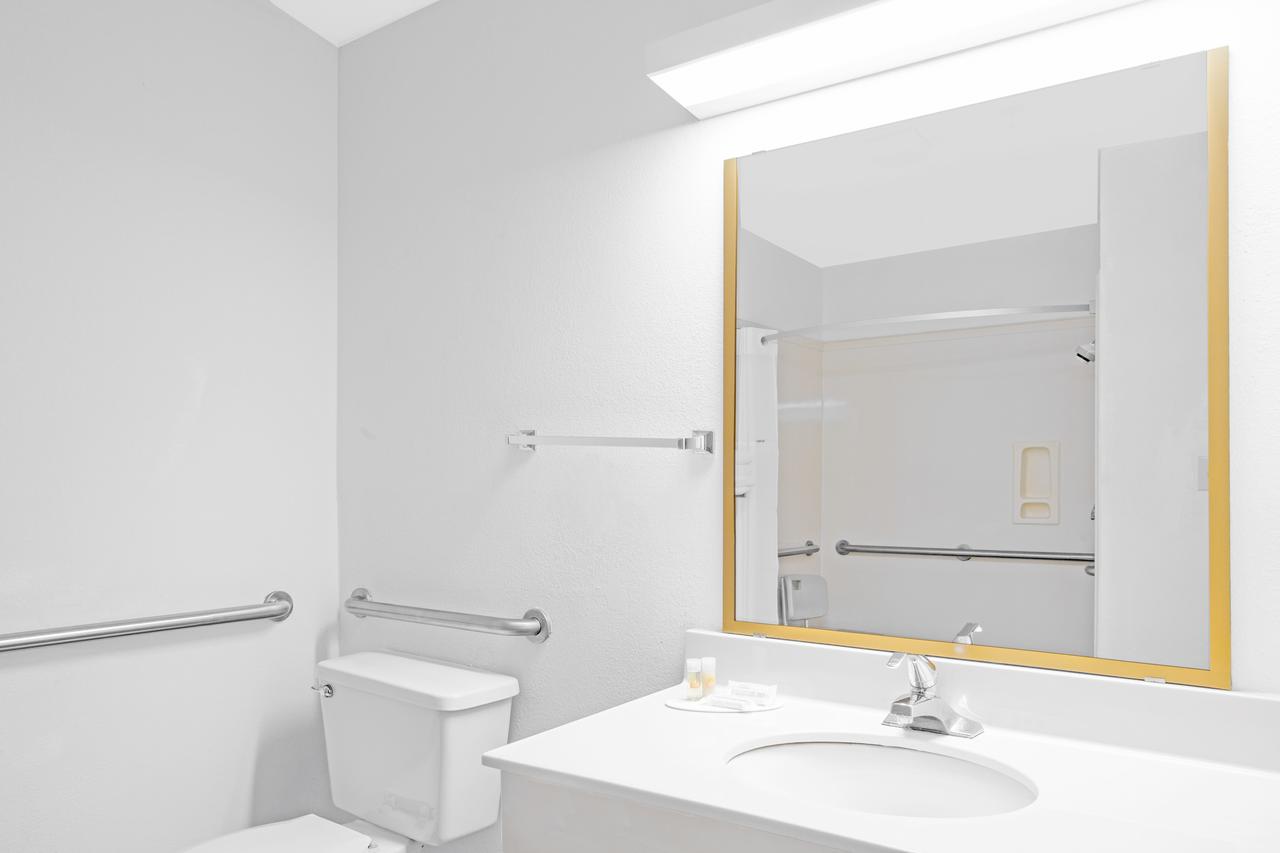 Days Inn By Wyndham Lake Village - thumb 18