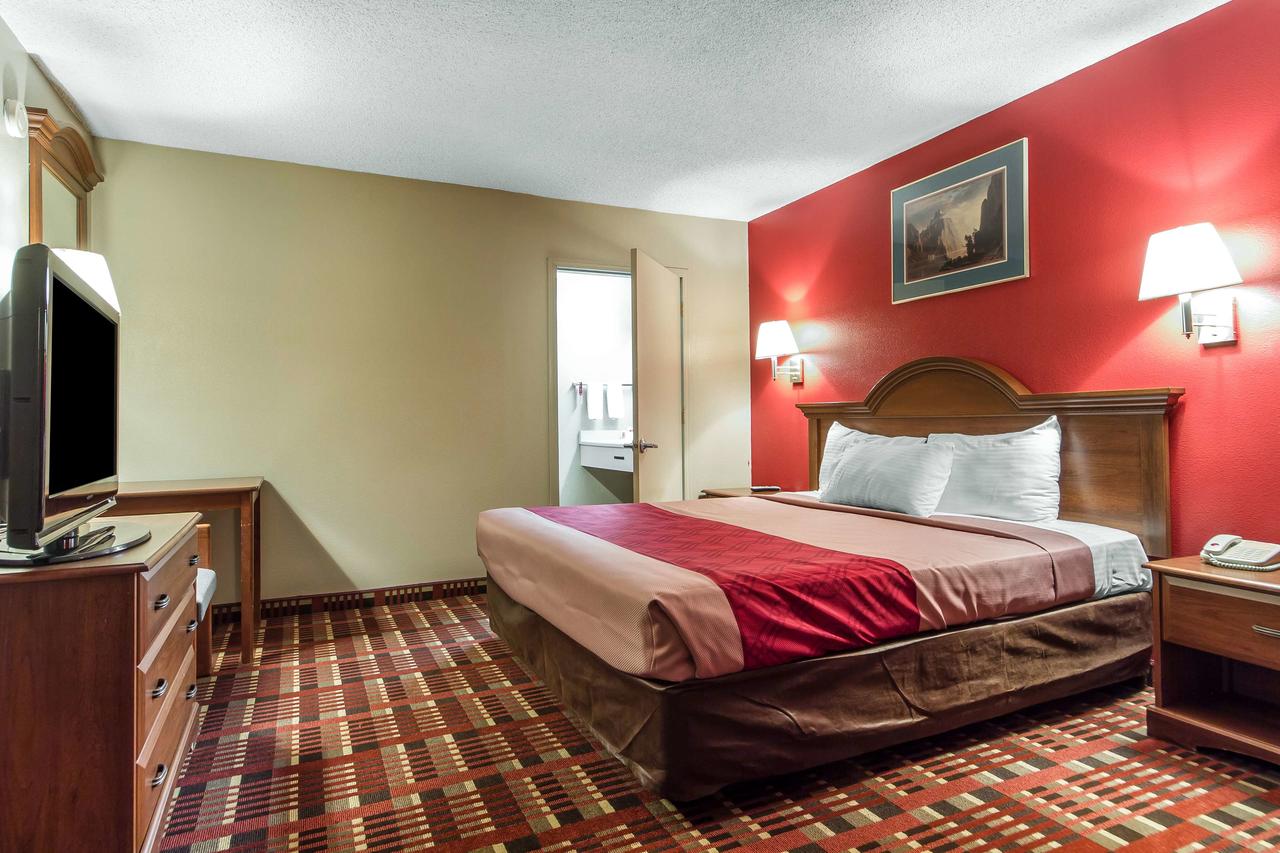 Red Roof Inn Bishop - thumb 0