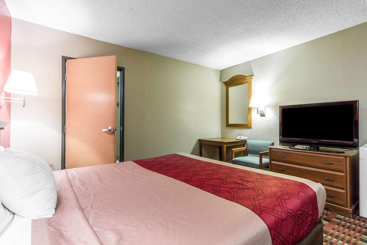 Red Roof Inn Bishop - thumb 3