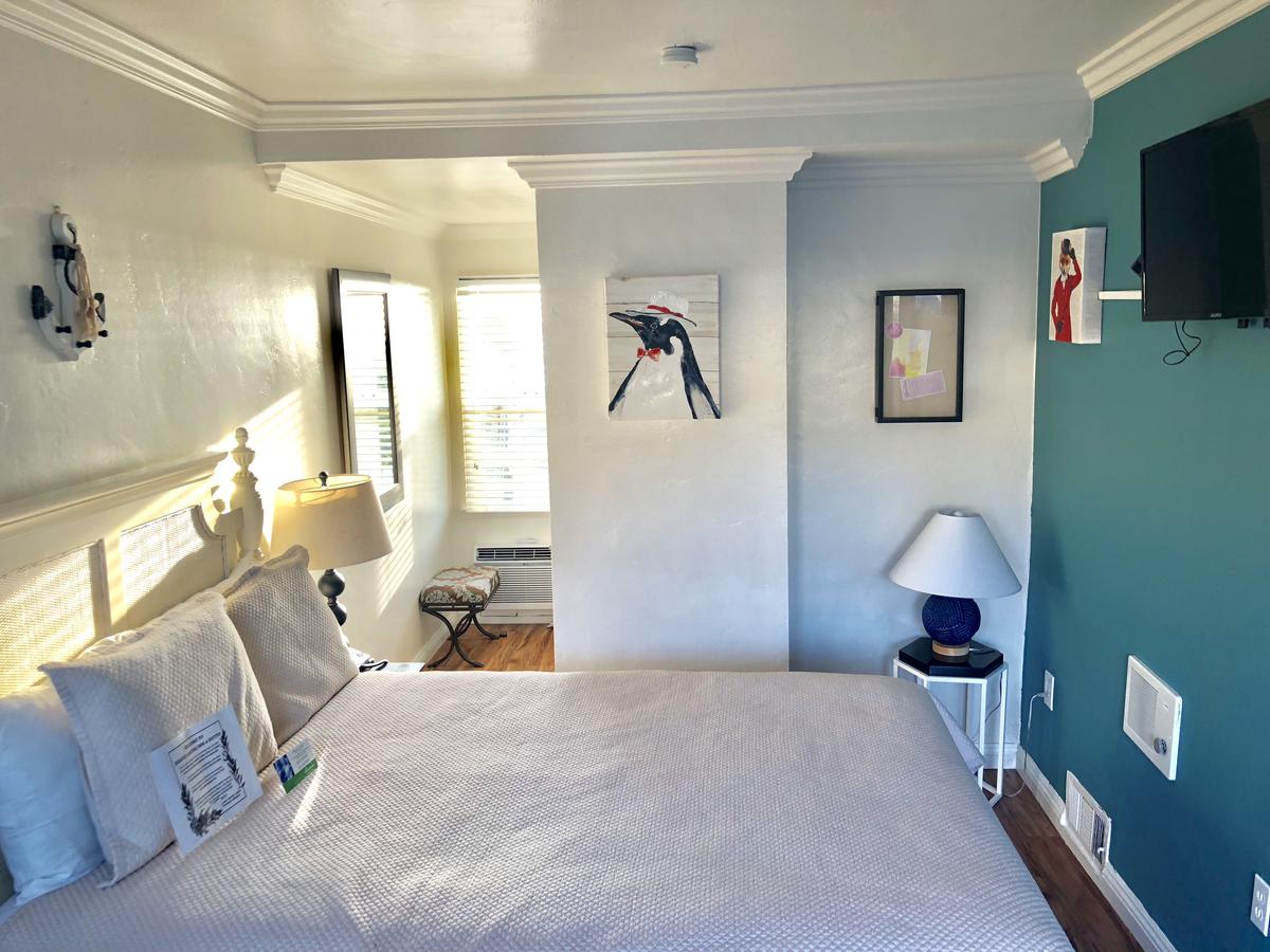 Seaside Laguna Inn & Suites - thumb 7