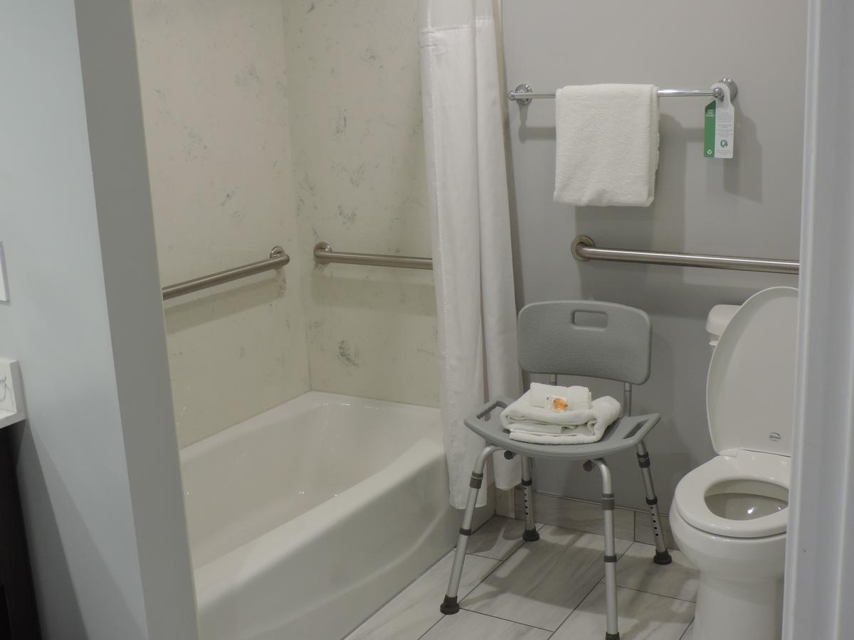 Pavilion Inn - thumb 13