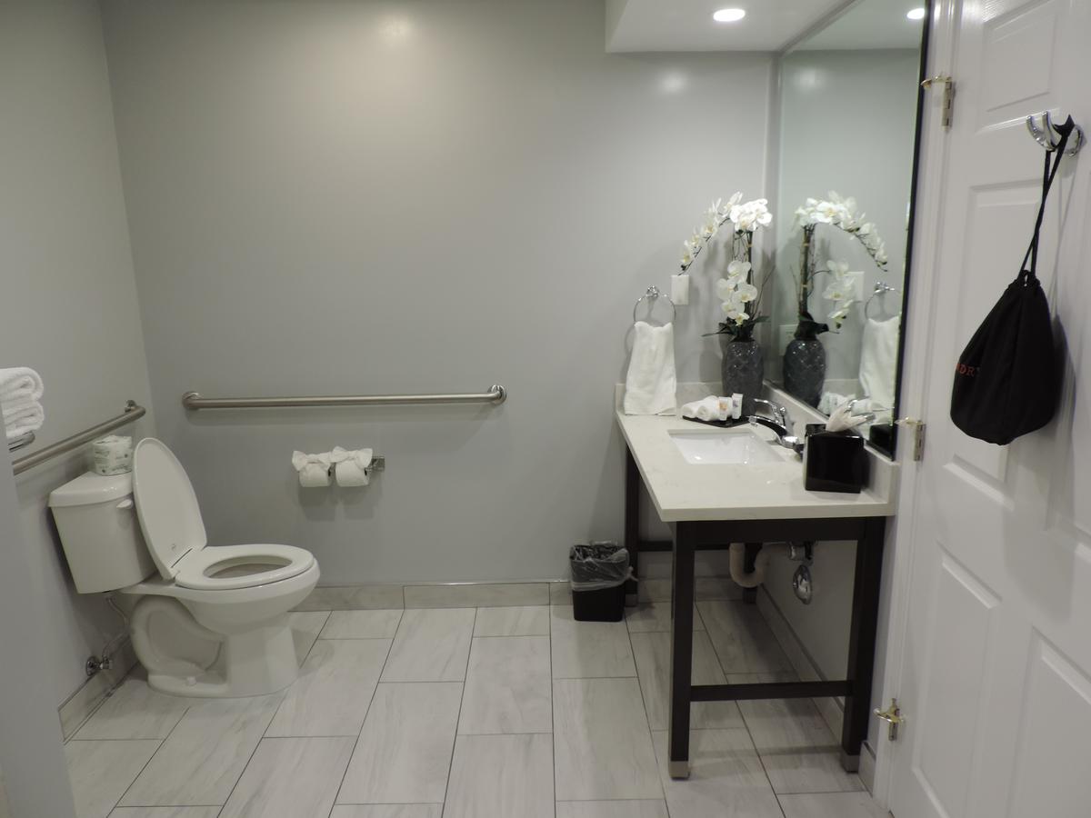 Pavilion Inn - thumb 8