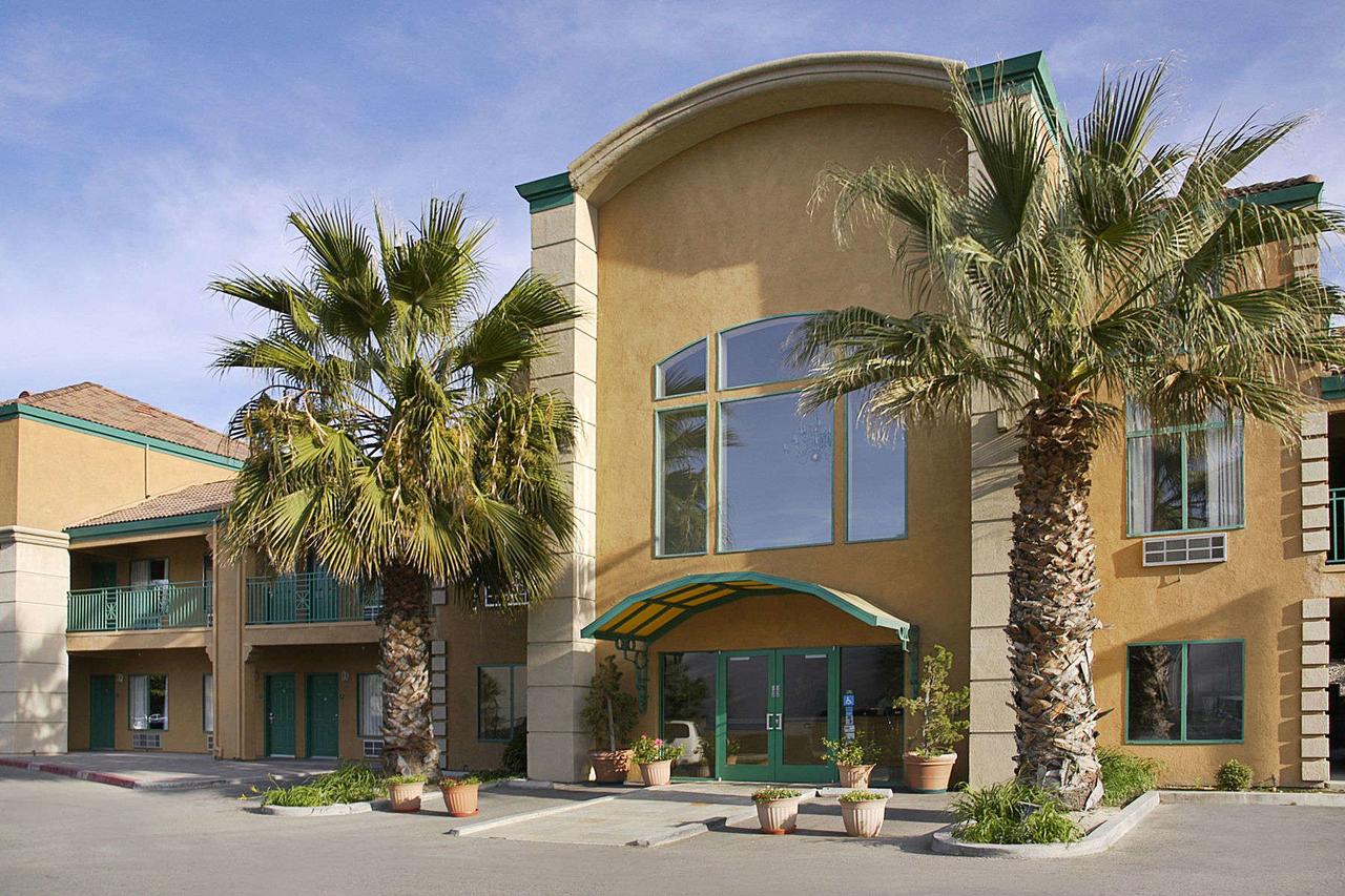 Pavilion Inn - thumb 0