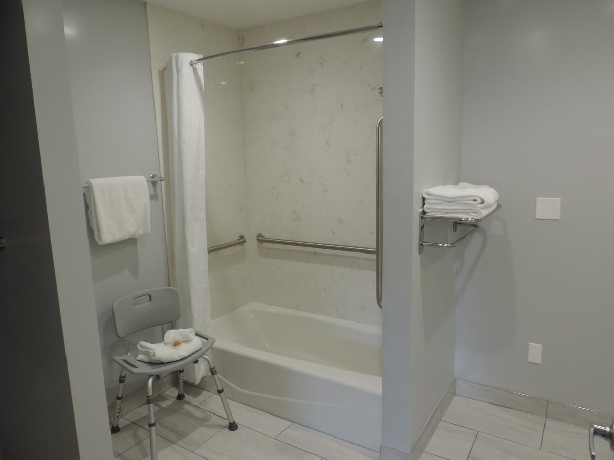 Pavilion Inn - thumb 9