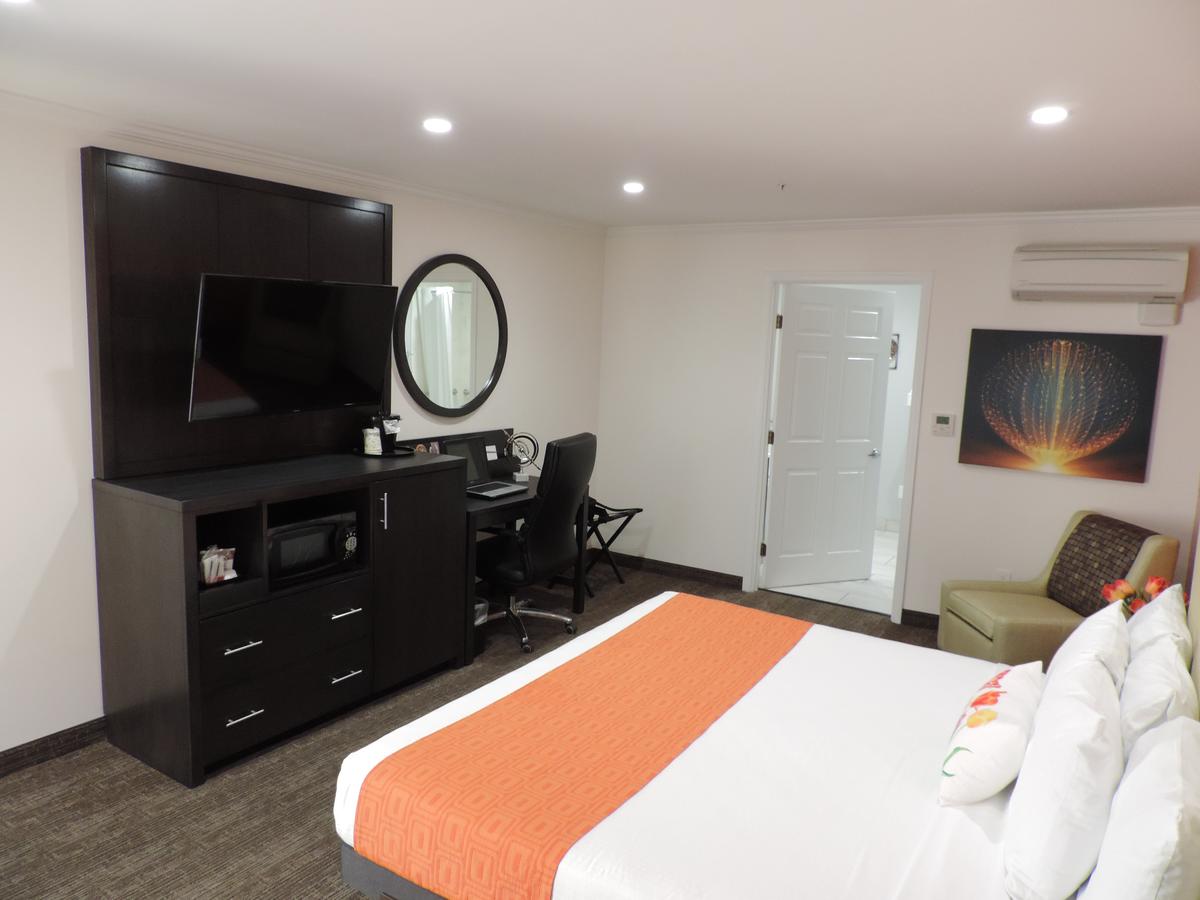 Pavilion Inn - thumb 6