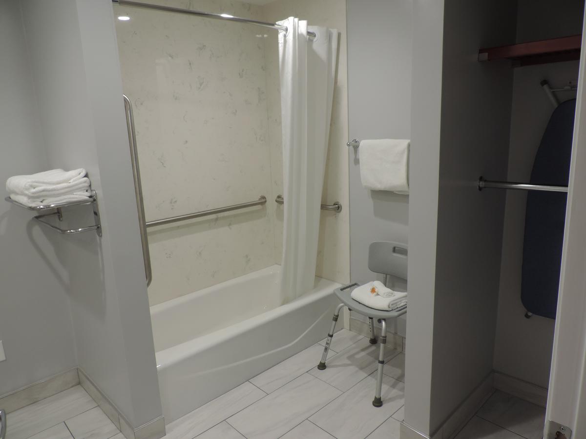 Pavilion Inn - thumb 5