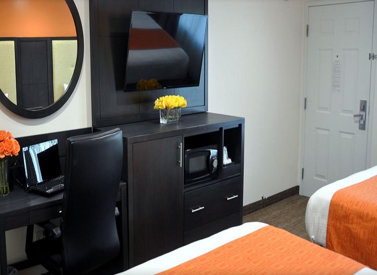 Pavilion Inn - thumb 17