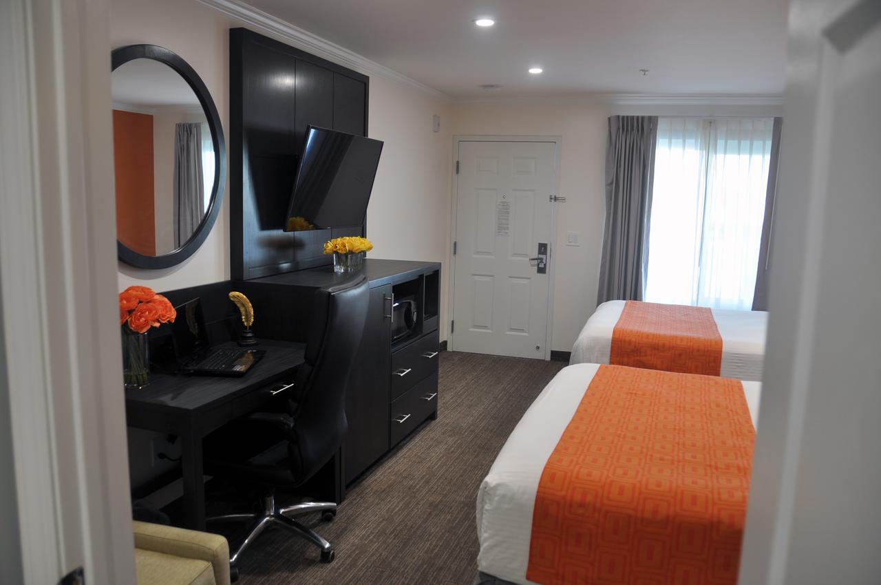 Pavilion Inn - thumb 19