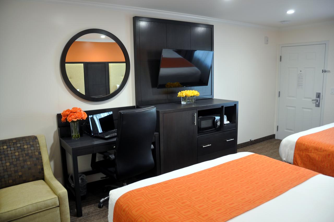 Pavilion Inn - thumb 20