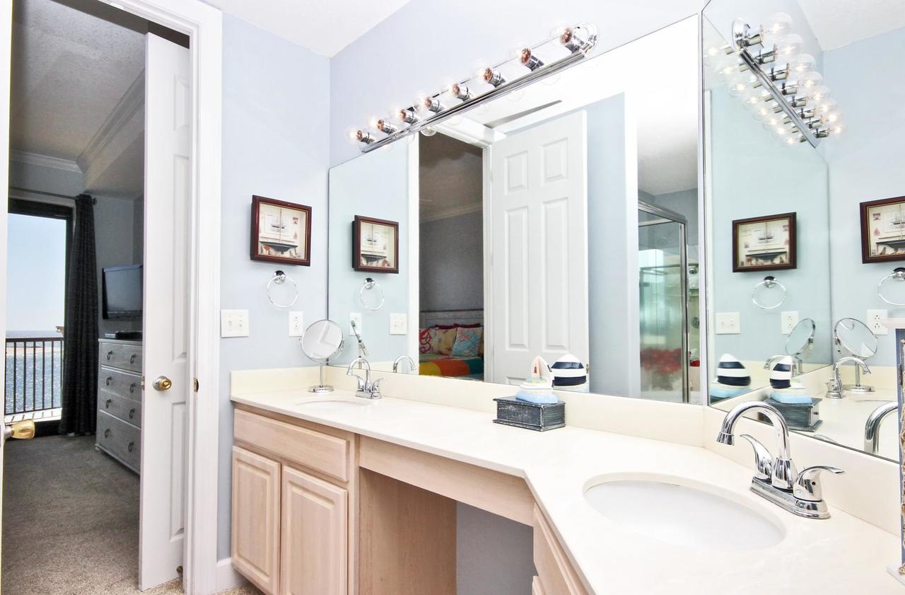 Grand Pointe 506 Apartment - thumb 20