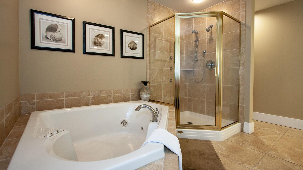 CRC1112 - Charming Condo With A Smart TV Three-bedroom Apartment - thumb 5