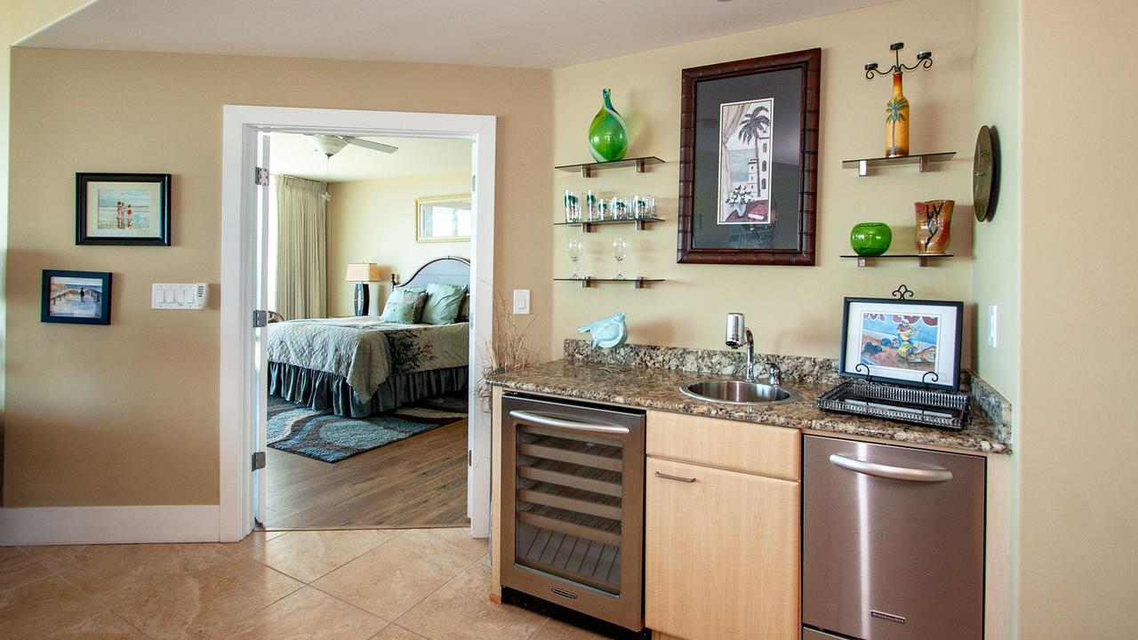 CRC1112 - Charming Condo With A Smart TV Three-bedroom Apartment - thumb 3