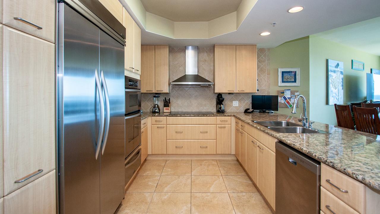 CRC1112 - Charming Condo With A Smart TV Three-bedroom Apartment - thumb 2