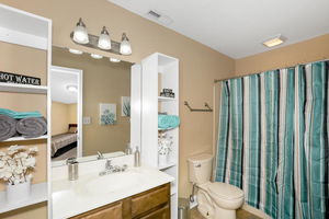 Townhouse Near Airport With Breakfast