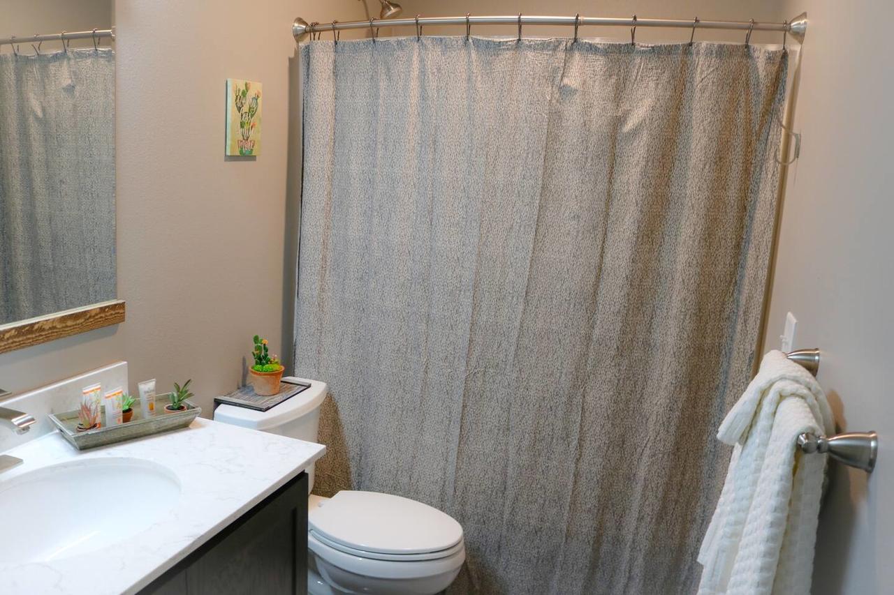 Modern Mountain Retreat, Pets Welcome! - thumb 12