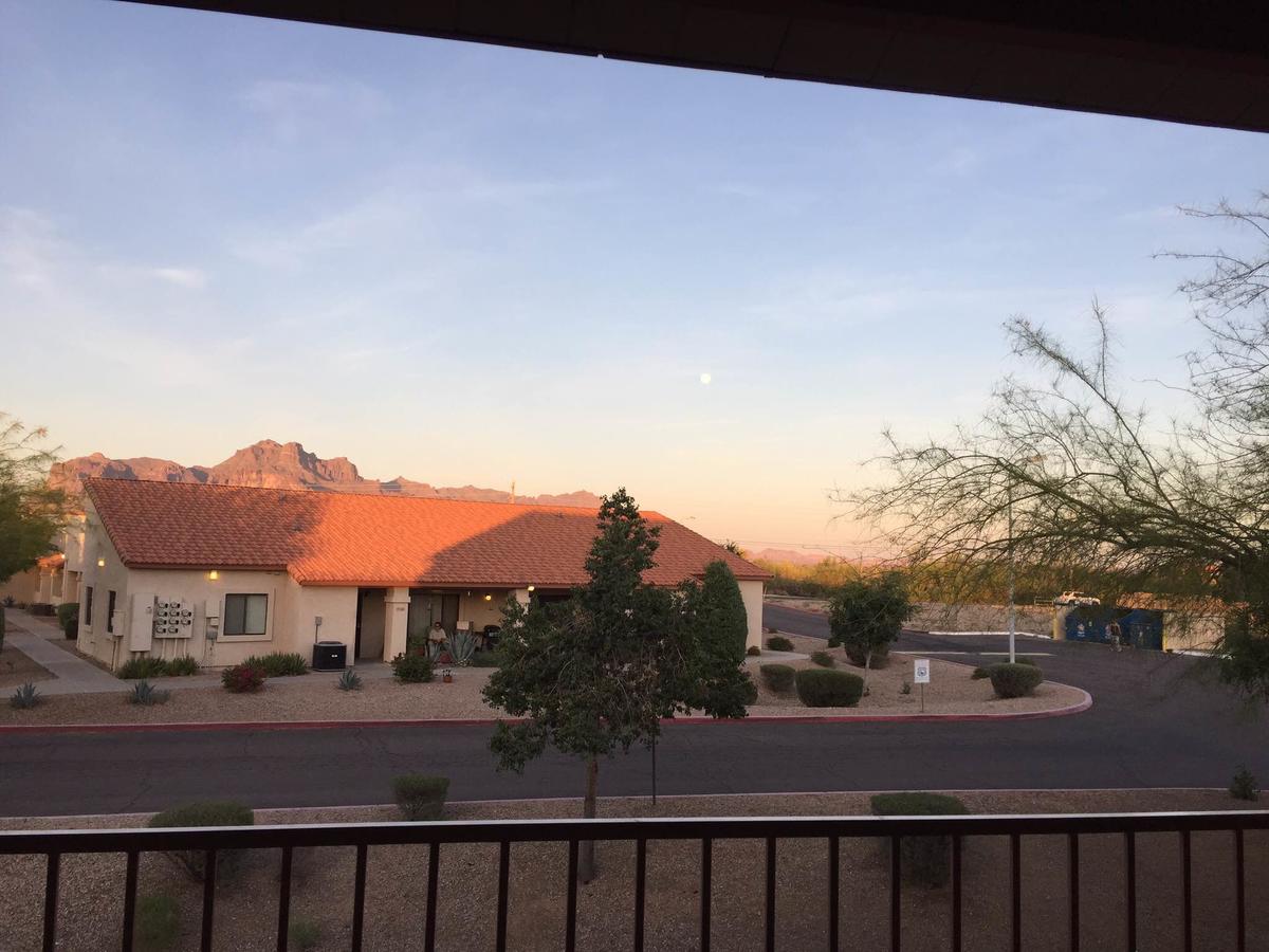Luxury 2 Bedroom 1.5 Bath Condo AZ - thumb 16