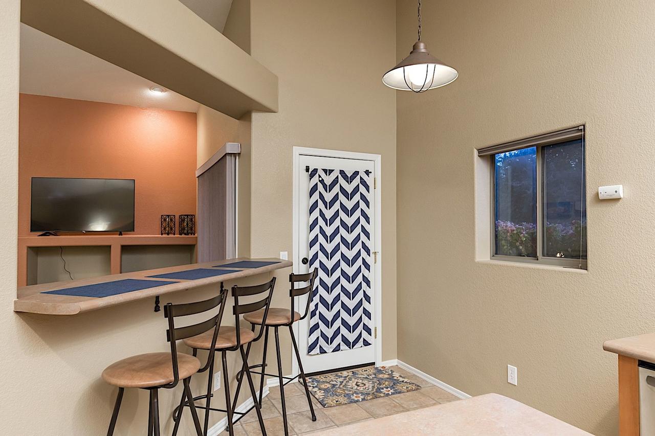 Ravenswood Retreat 3 BR By Casago - thumb 14