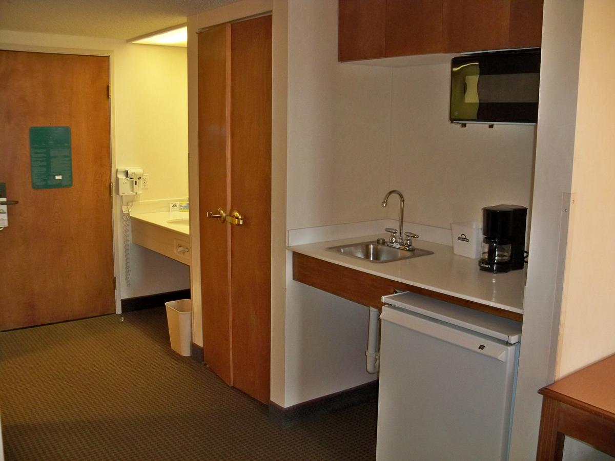 Days Inn & Suites By Wyndham Denver International Airport - thumb 14