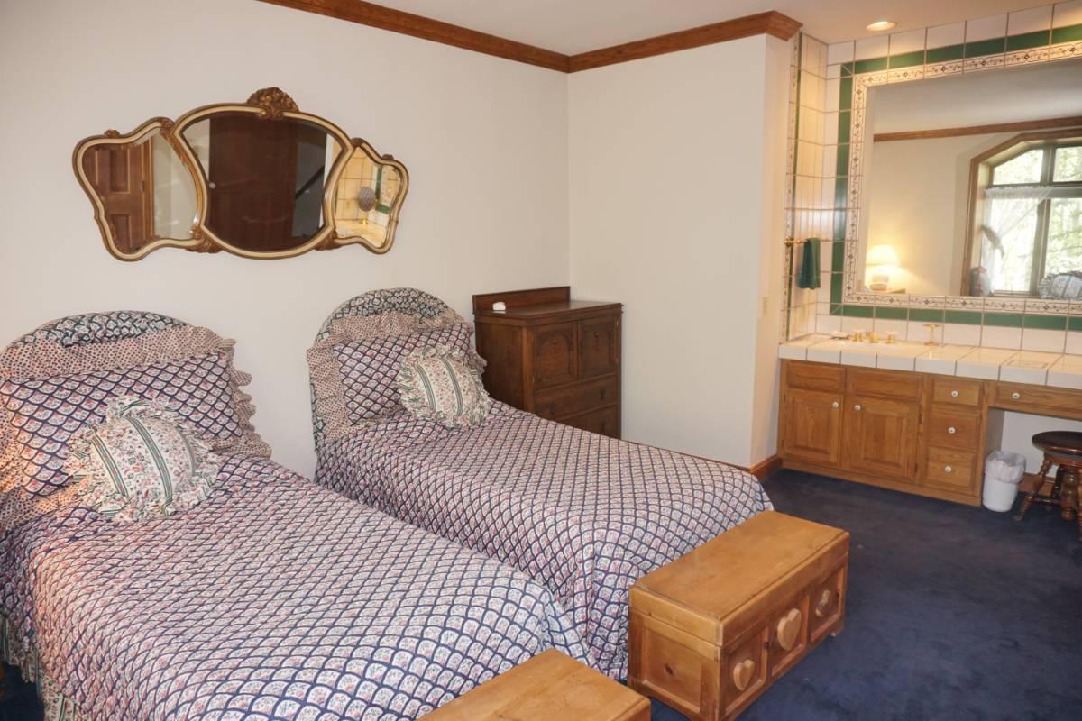 201 Edgewood Ln (203151-1719) Home - thumb 4